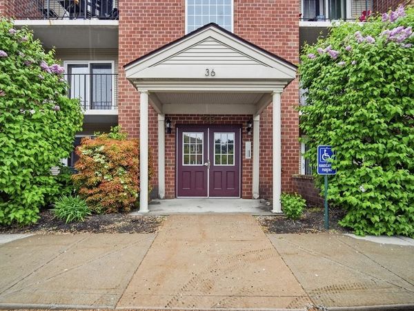 36 Maple Crest Cir, Unit F, Holyoke, MA 01040
