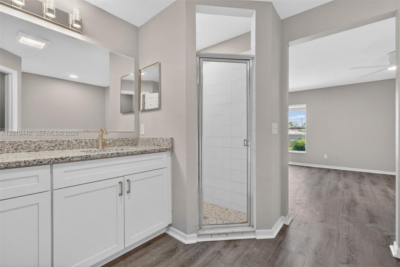 409 NE 25th Ter, Cape Coral, FL 33909 Photo