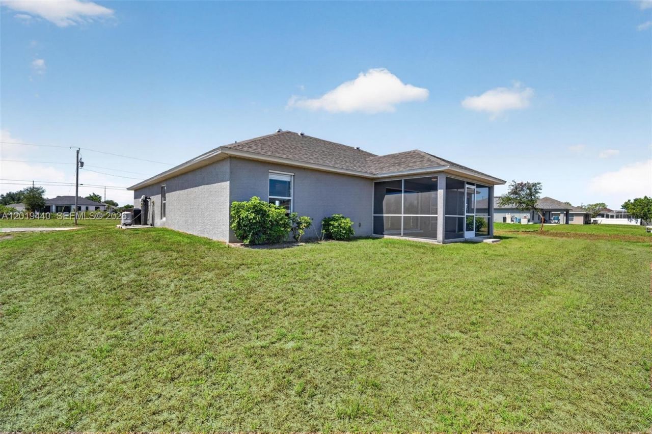 409 NE 25th Ter, Cape Coral, FL 33909 Photo