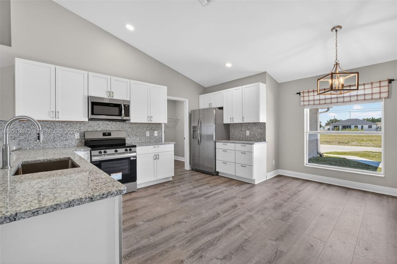 409 NE 25th Ter, Cape Coral, FL 33909 Photo