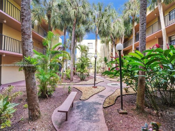 10835 SW 112th Ave, Unit 218, Miami, FL 33176