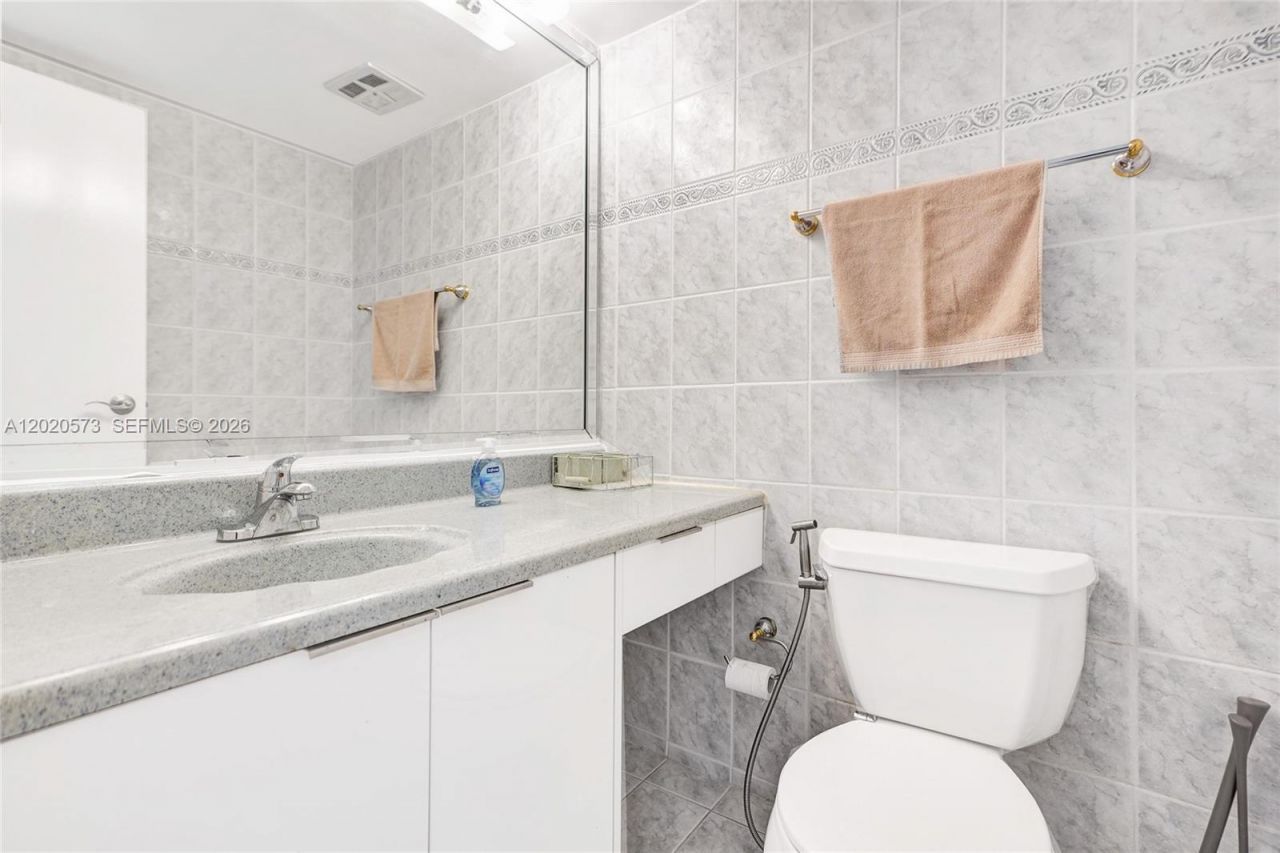 231 174th St , Unit 1611, Sunny Isles Beach, FL 33160 Photo