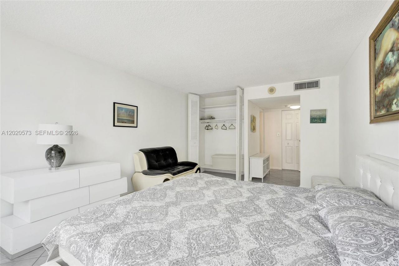 231 174th St , Unit 1611, Sunny Isles Beach, FL 33160 Photo