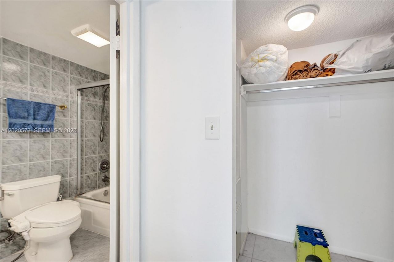 231 174th St , Unit 1611, Sunny Isles Beach, FL 33160 Photo