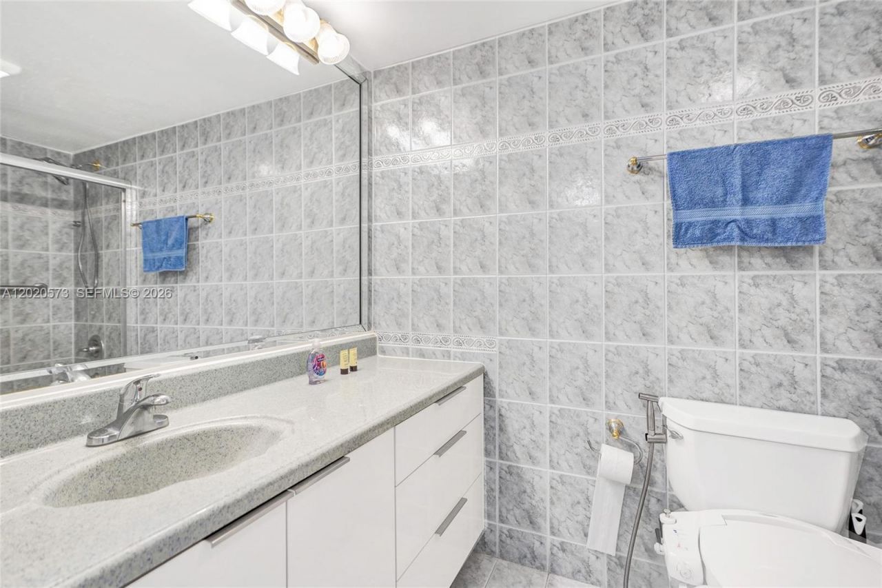 231 174th St , Unit 1611, Sunny Isles Beach, FL 33160 Photo