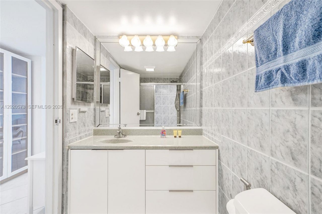 231 174th St , Unit 1611, Sunny Isles Beach, FL 33160 Photo