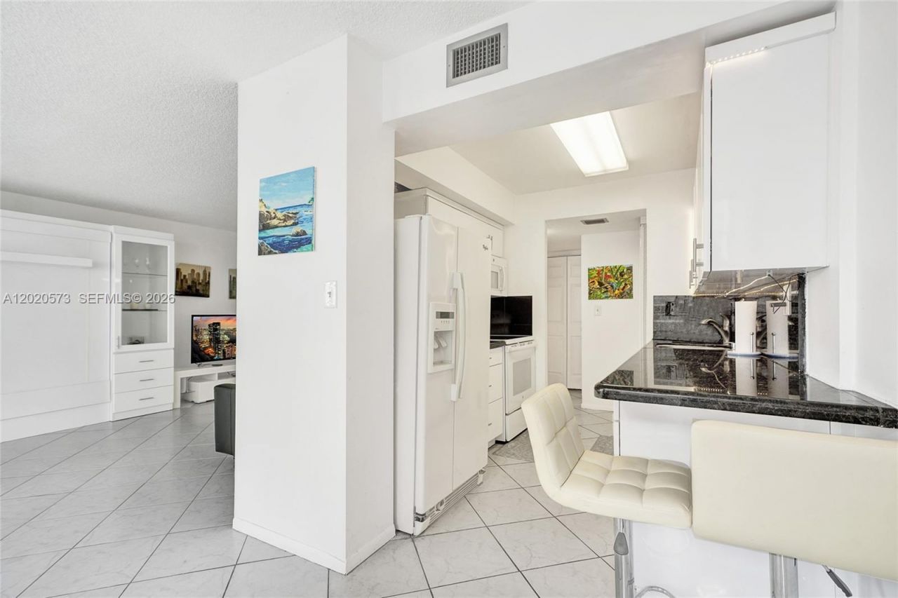 231 174th St , Unit 1611, Sunny Isles Beach, FL 33160 Photo