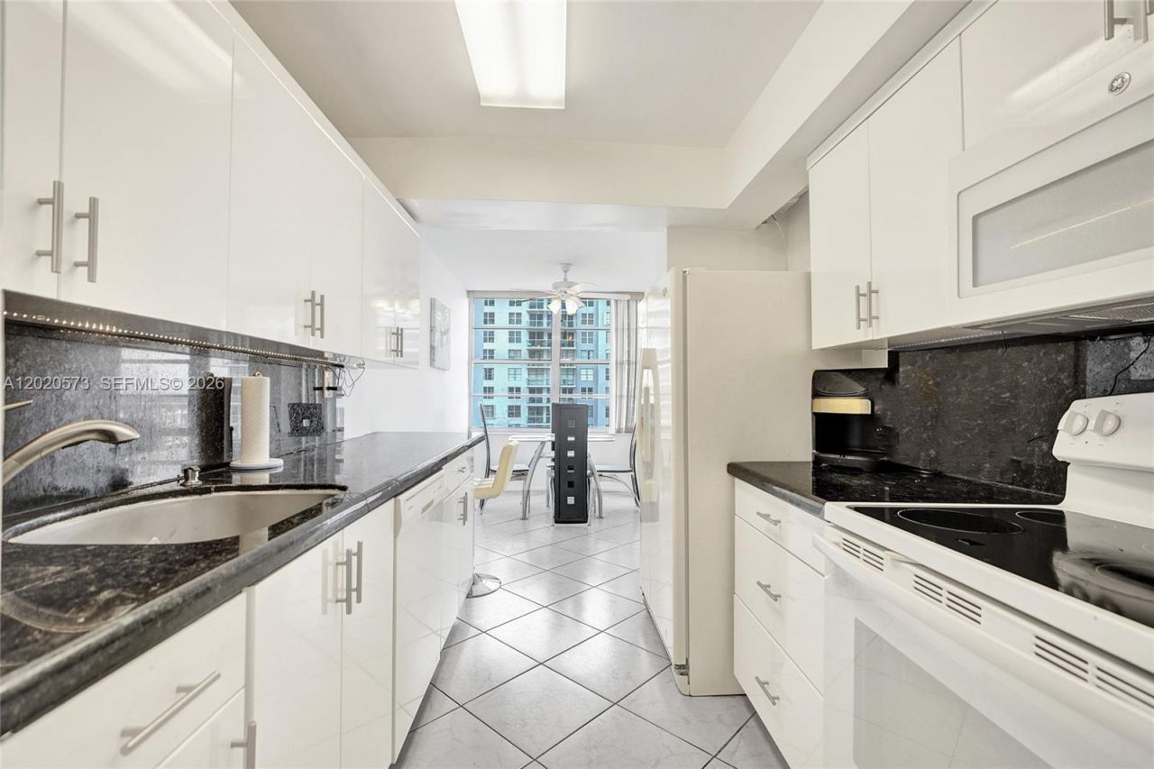 231 174th St , Unit 1611, Sunny Isles Beach, FL 33160 Photo