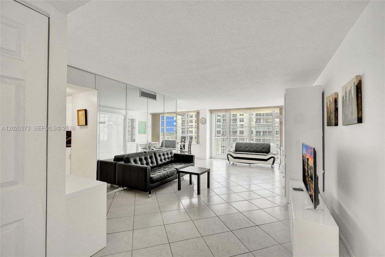 231 174th St , Unit 1611, Sunny Isles Beach, FL 33160 Photo