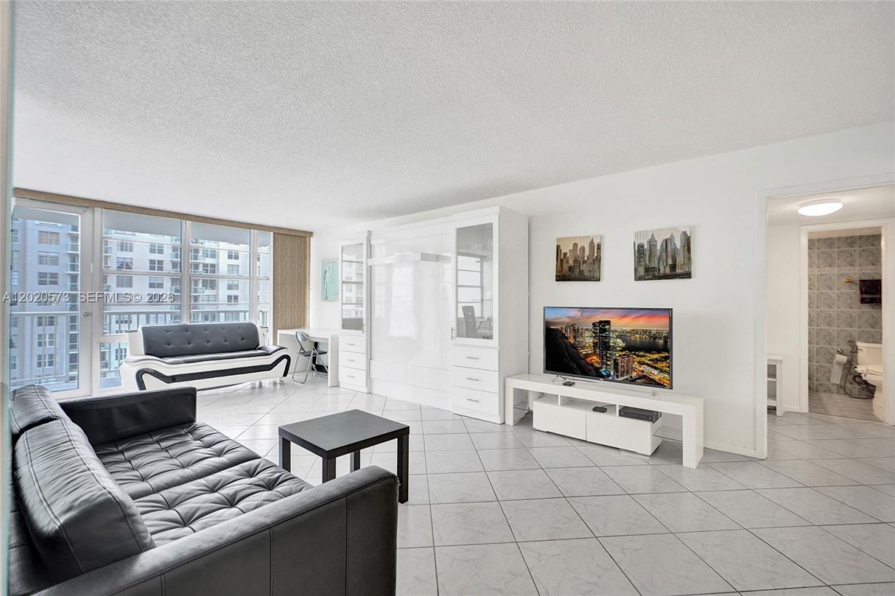 231 174th St , Unit 1611, Sunny Isles Beach, FL 33160 Photo