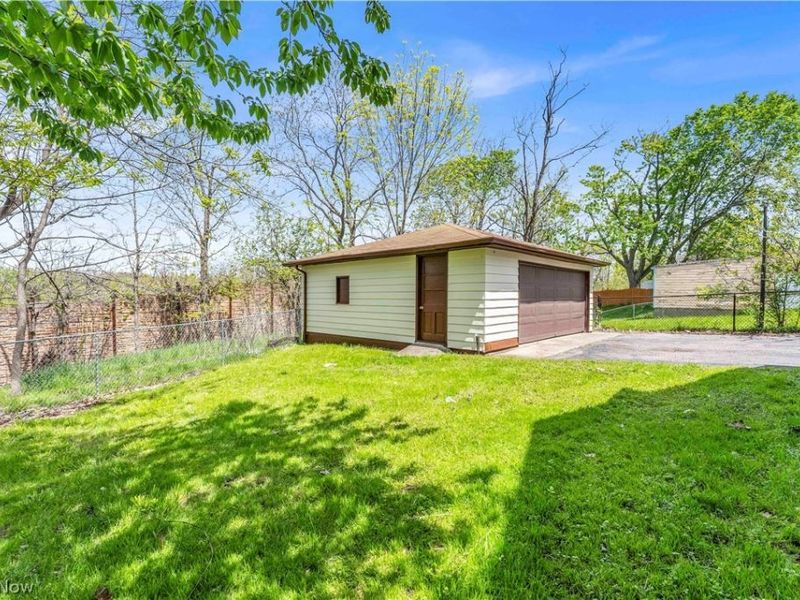 18123 Mccracken Road , Maple Heights, OH 44137 Photo 27