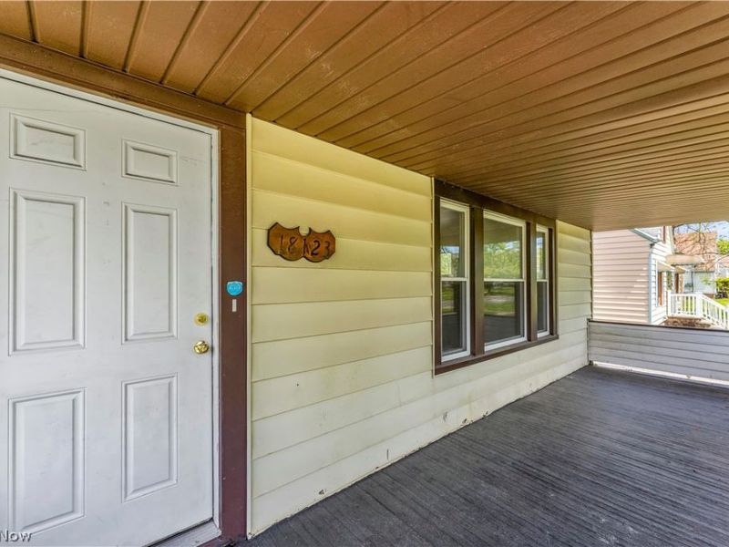 18123 Mccracken Road , Maple Heights, OH 44137 Photo 3