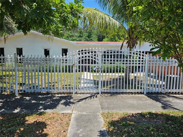 15851 NW 37th Ct , Miami Gardens, FL 33054