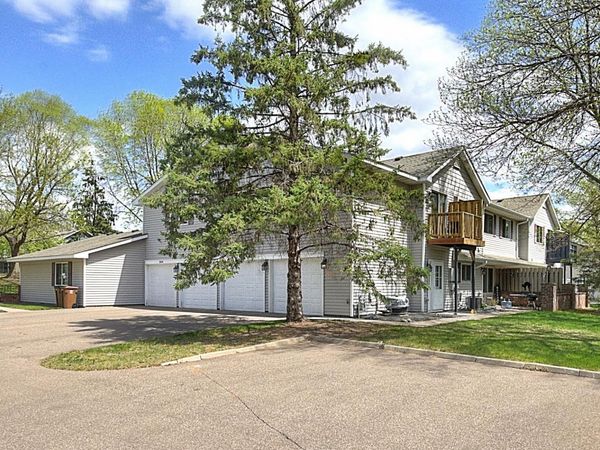 7638 13th Street N, Oakdale, MN 55128
