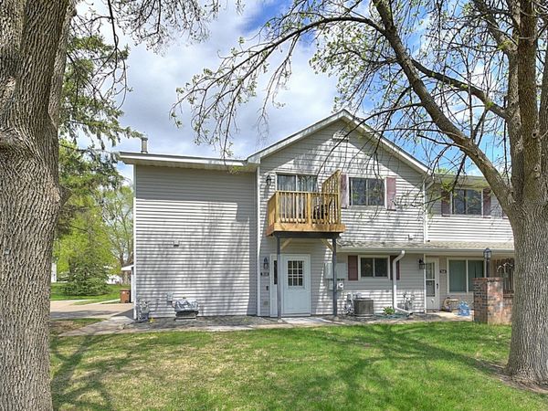7638 13th Street N, Oakdale, MN 55128