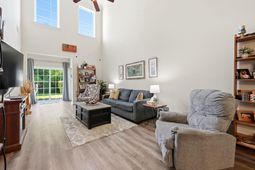 1048 Fairway Ln.  photo 4