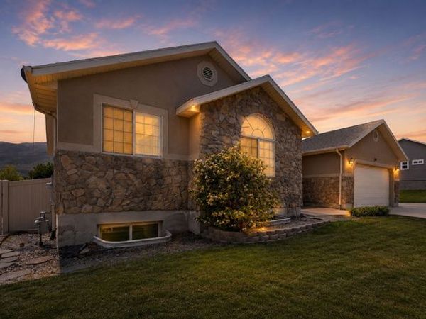 319 W LARIAT BLVD, Saratoga Springs, UT 84045