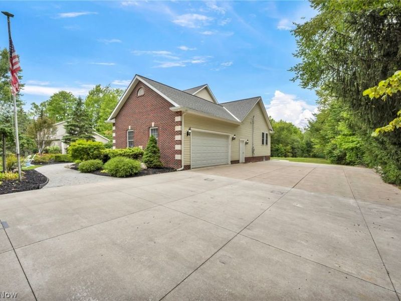 12105 Girdled Road, Concord Township, OH 44077 Photo 3
