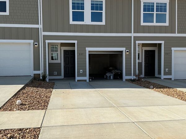 225 Darlington Drive , Dickson, TN 37055