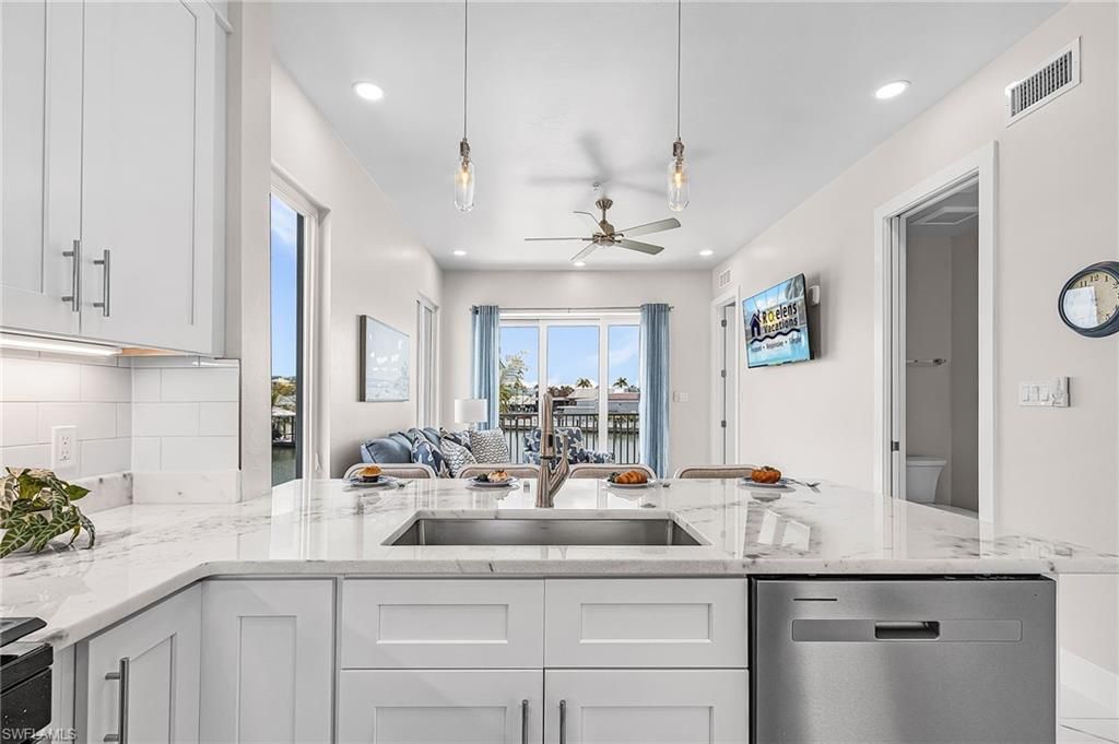 855 Lagoon St , Unit 4, Fort Myers Beach, FL 33931 Photo