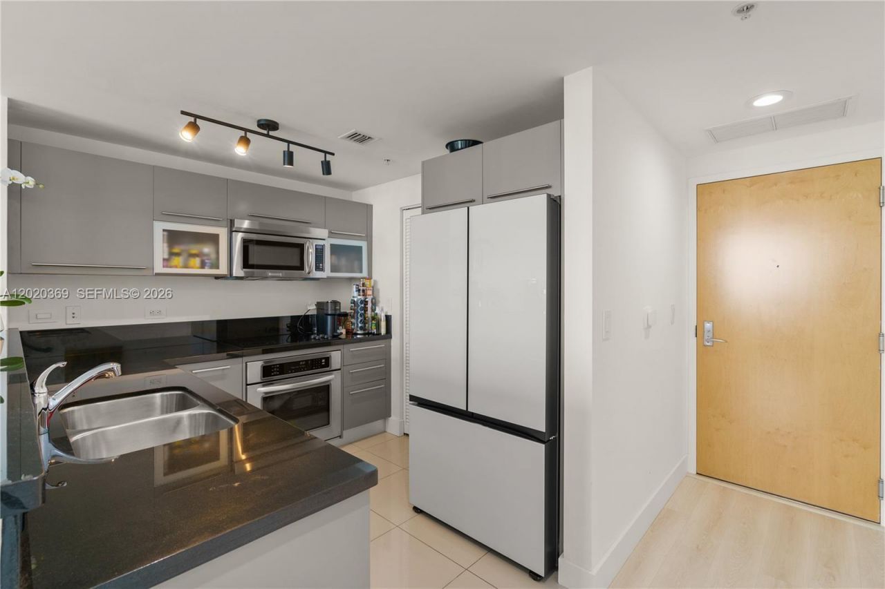 253 NE 2nd St , Unit 2003, Miami, FL 33132 Photo