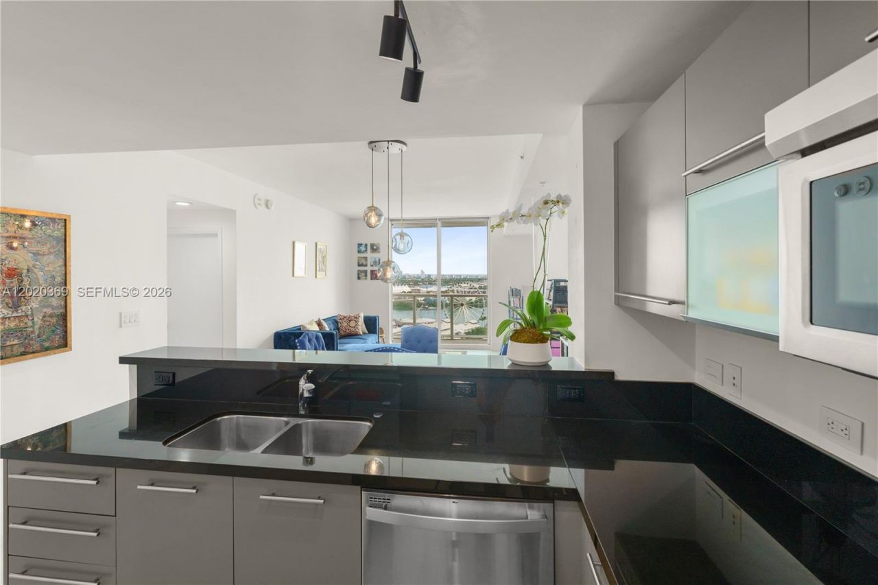 253 NE 2nd St , Unit 2003, Miami, FL 33132 Photo