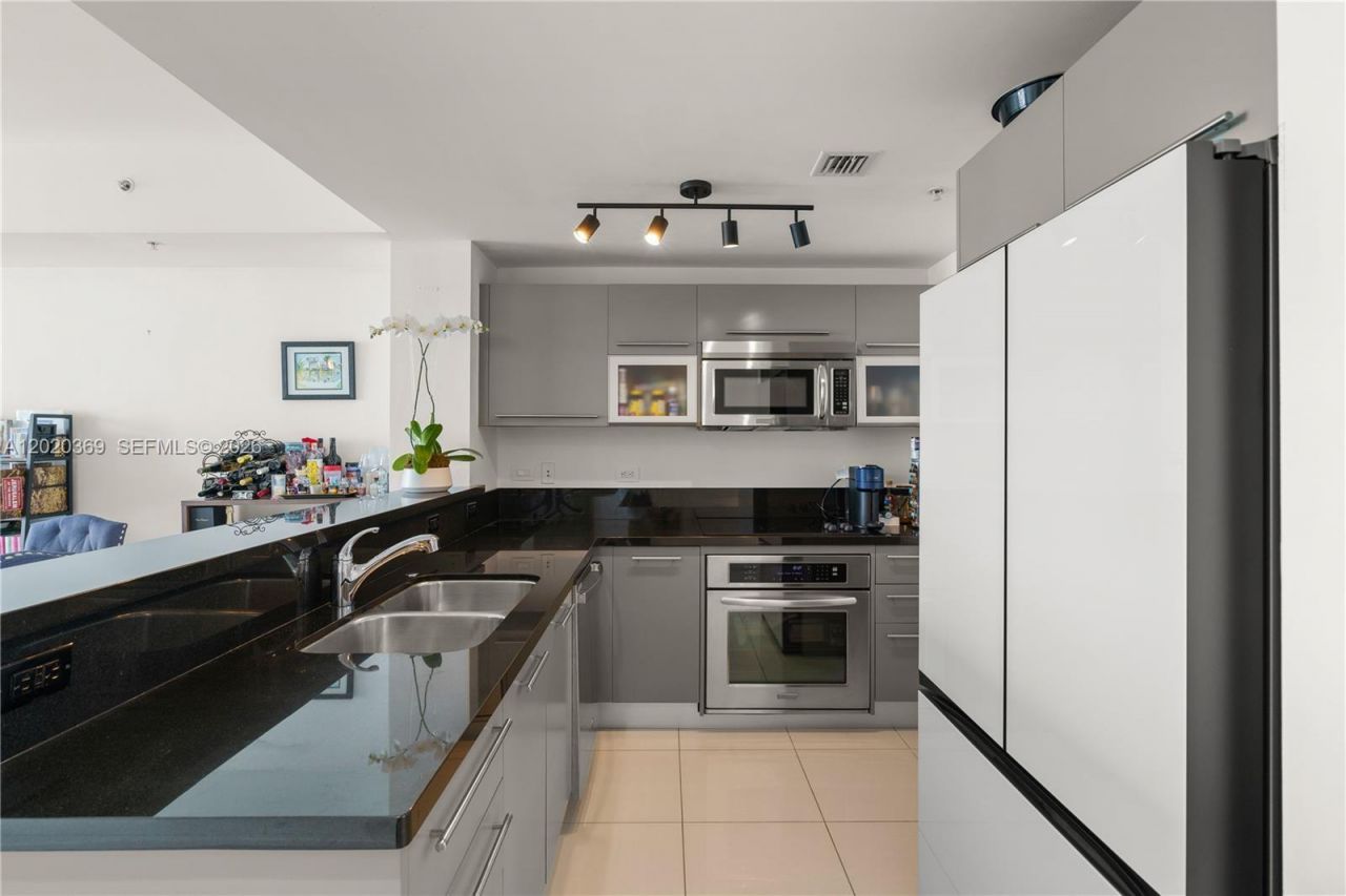 253 NE 2nd St , Unit 2003, Miami, FL 33132 Photo