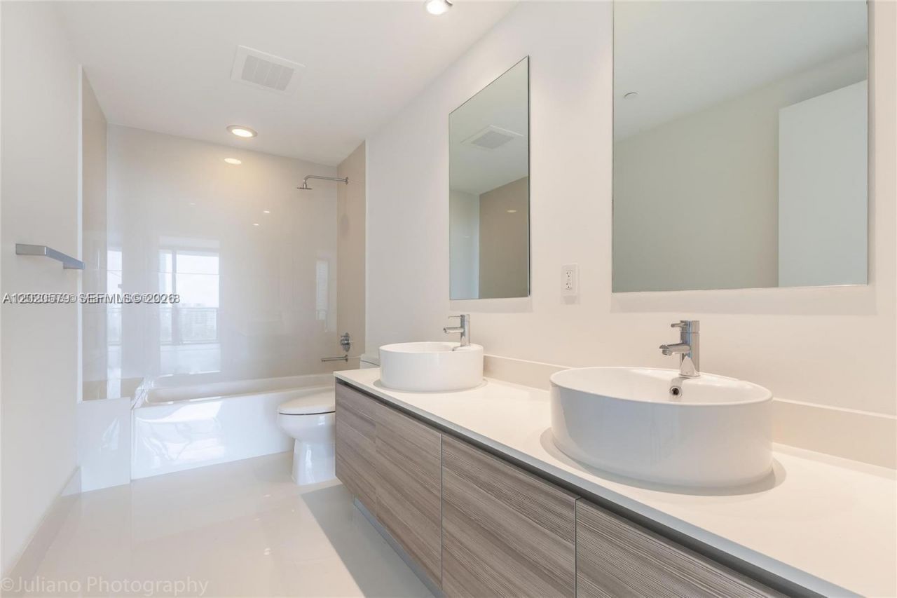 121 NE 34th St , Unit 1007, Miami, FL 33137 Photo