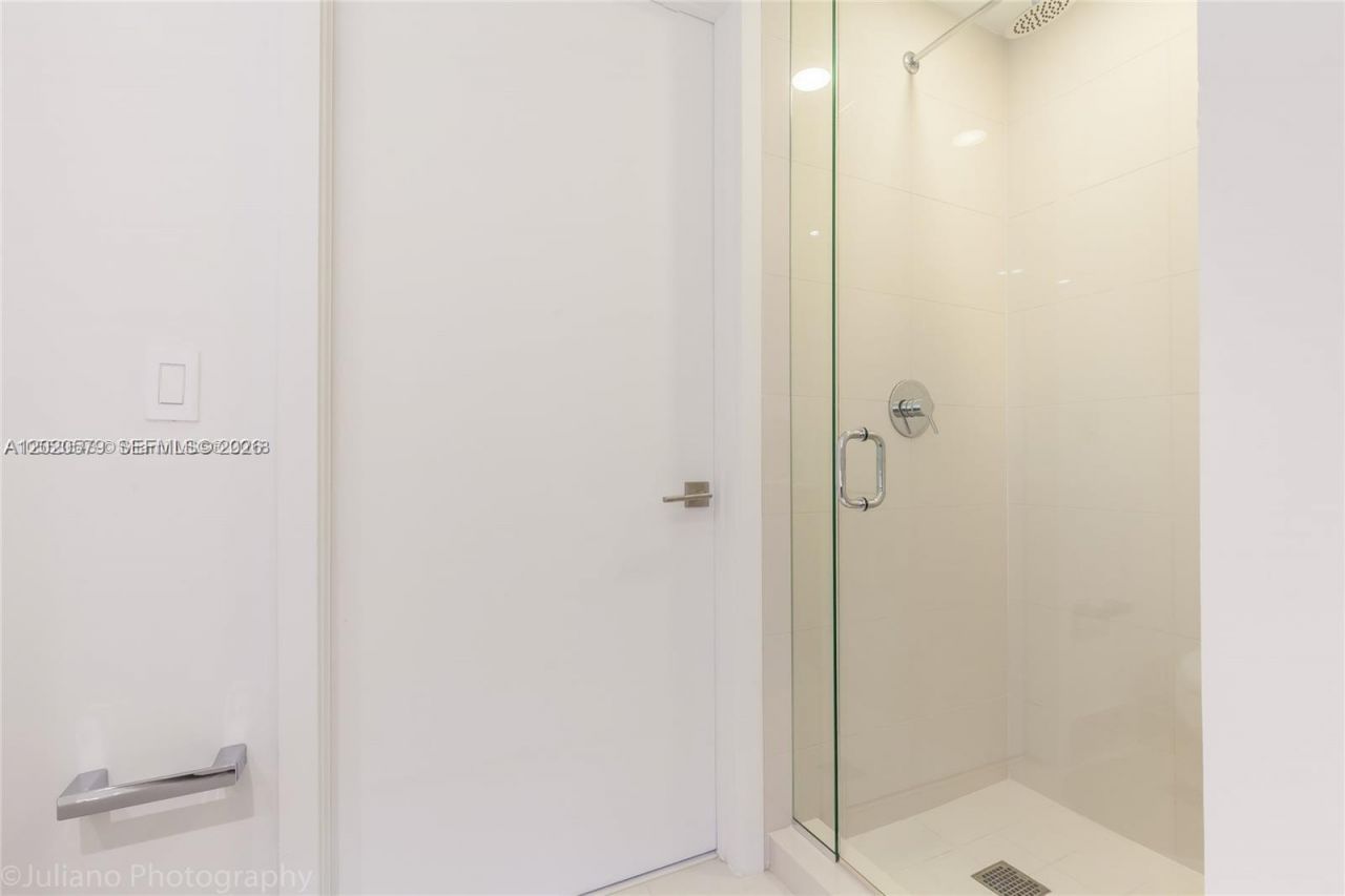 121 NE 34th St , Unit 1007, Miami, FL 33137 Photo
