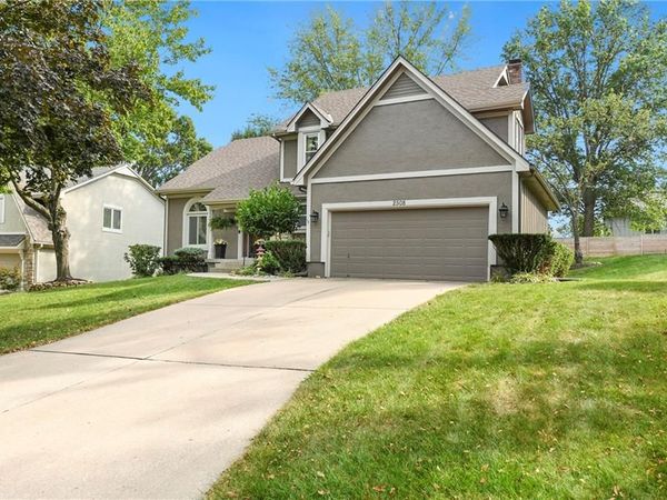 2508 NW Bent Tree Circle, Lee's Summit, MO 64081