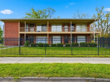 9439 Chalmers Street, Detroit, MI 48213