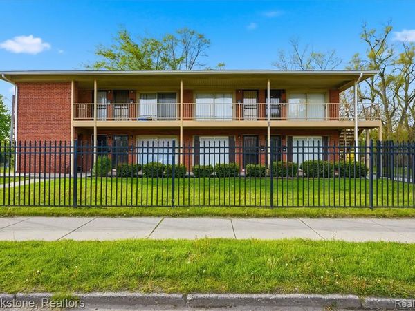 9439 Chalmers Street, Detroit, MI 48213