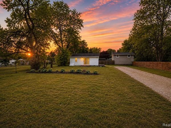 617 W Commerce Road, Commerce Twp, MI 48382