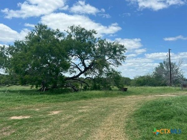 4612 County Road 117 , Floresville, TX 78114