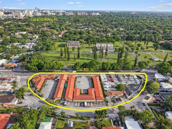 4445 SW 8th St , Miami, FL 33134