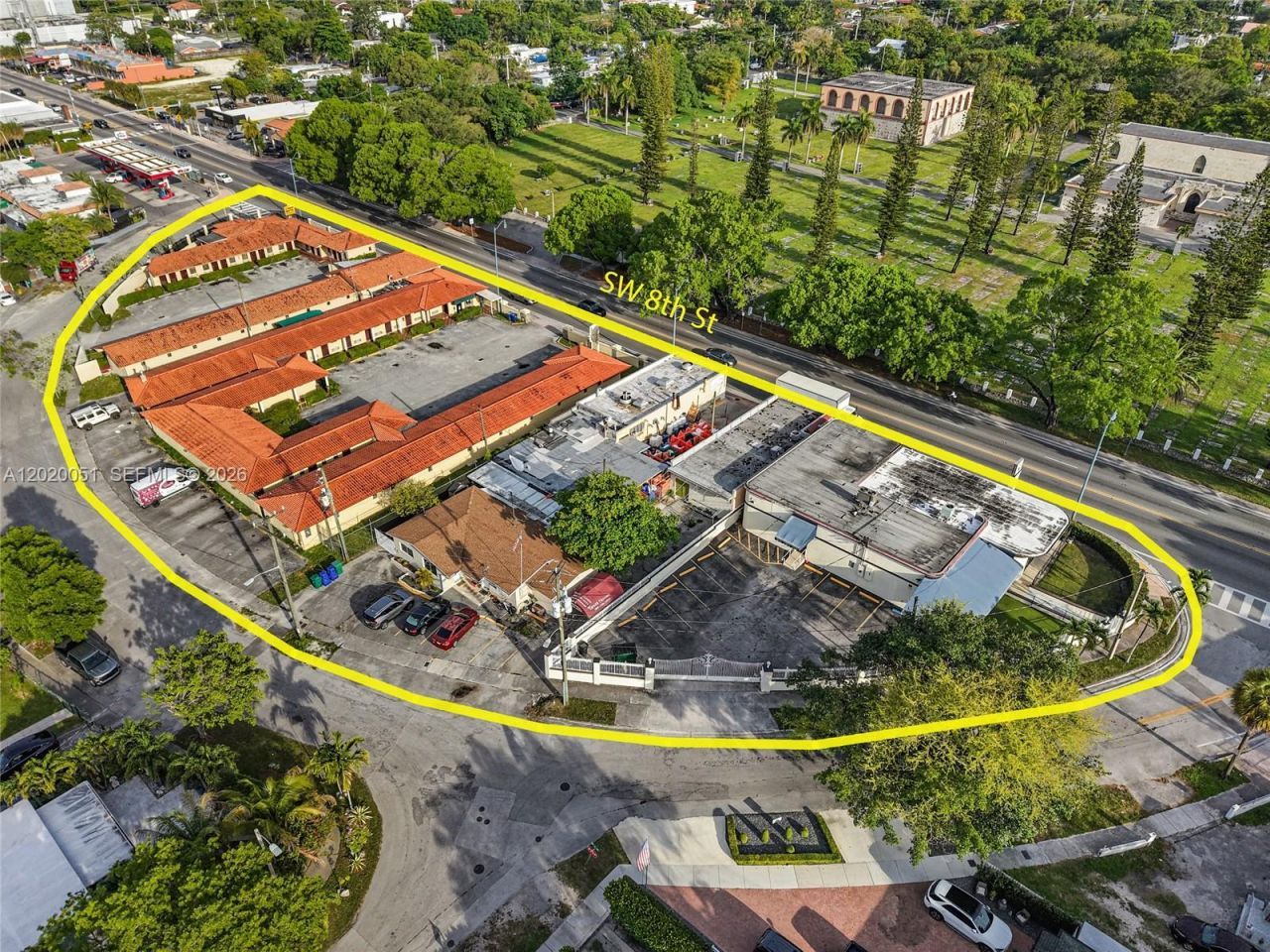 4445 SW 8th St , Miami, FL 33134 Photo