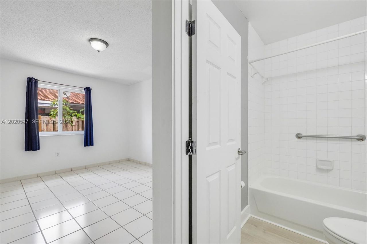 8423 SW 209th St , Cutler Bay, FL 33189 Photo