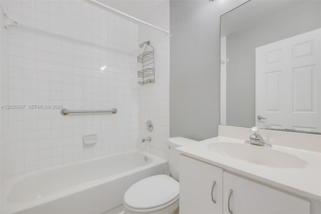 8423 SW 209th St , Cutler Bay, FL 33189 Photo