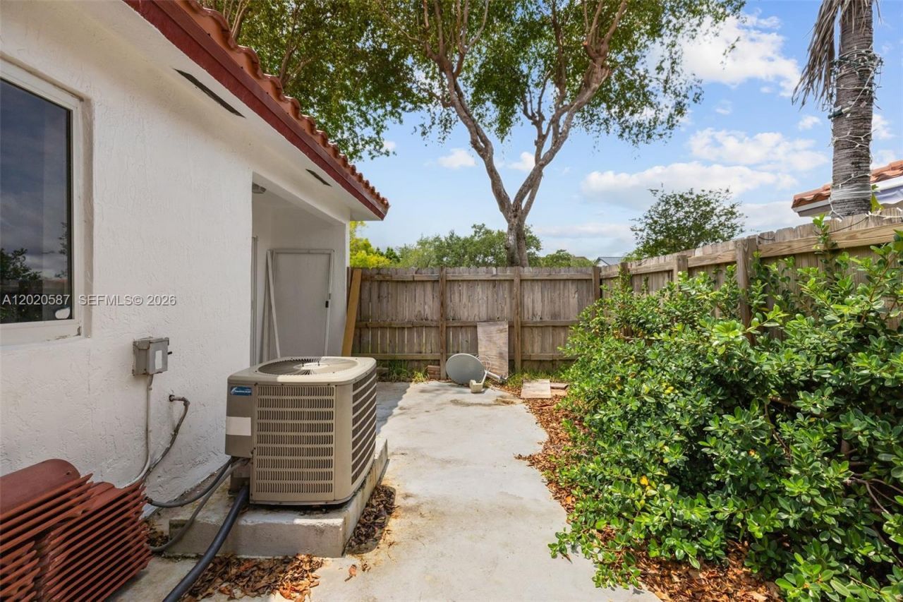 8423 SW 209th St , Cutler Bay, FL 33189 Photo