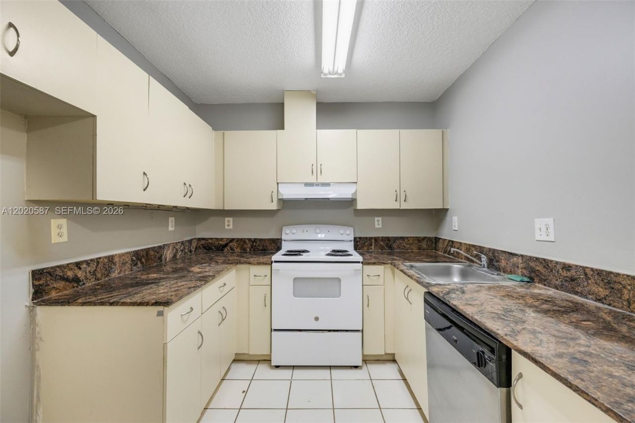 8423 SW 209th St , Cutler Bay, FL 33189 Photo