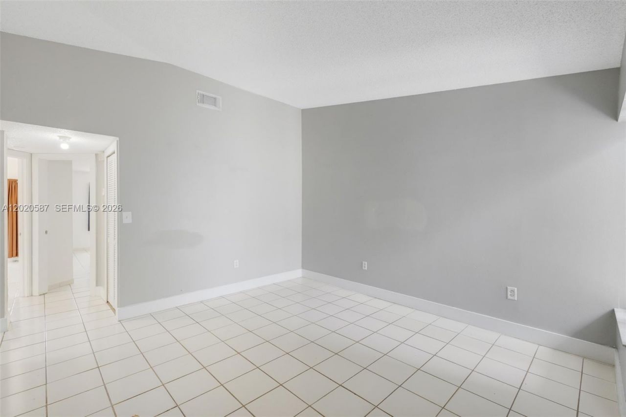 8423 SW 209th St , Cutler Bay, FL 33189 Photo