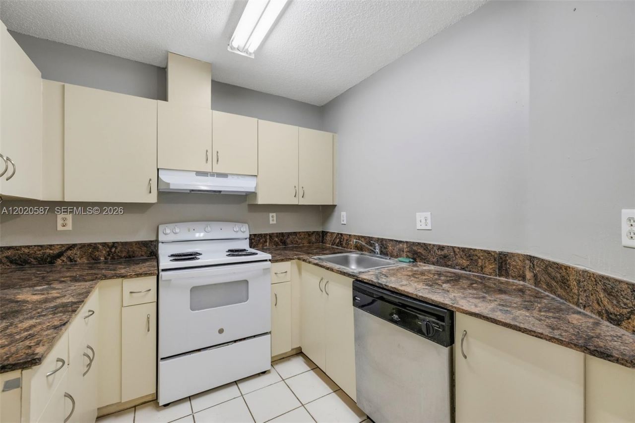 8423 SW 209th St , Cutler Bay, FL 33189 Photo