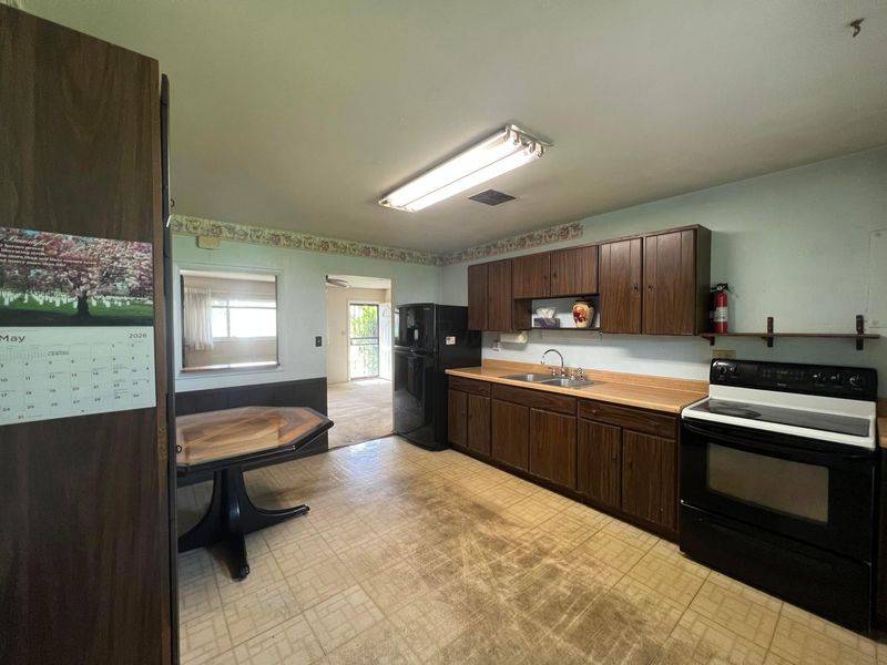 5168 Mapleridge Drive , Columbus, OH 43232 Photo 7