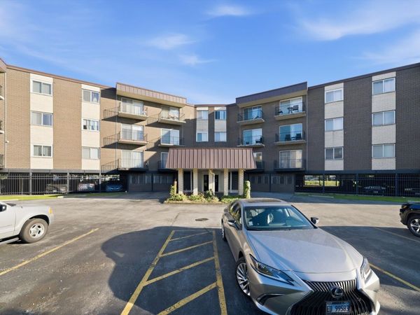 9840 S Pulaski Road , Unit 310, Oak Lawn, IL 60453