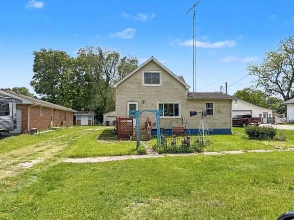 204 E Lake Street , Ashkum, IL 60911