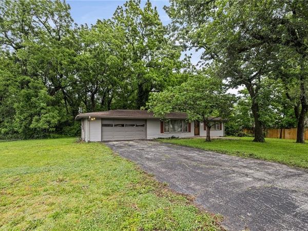 11517 Greenwood Street, Kansas City, MO 64134