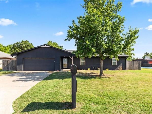 1718 W Elm Street, El Reno, OK 73036