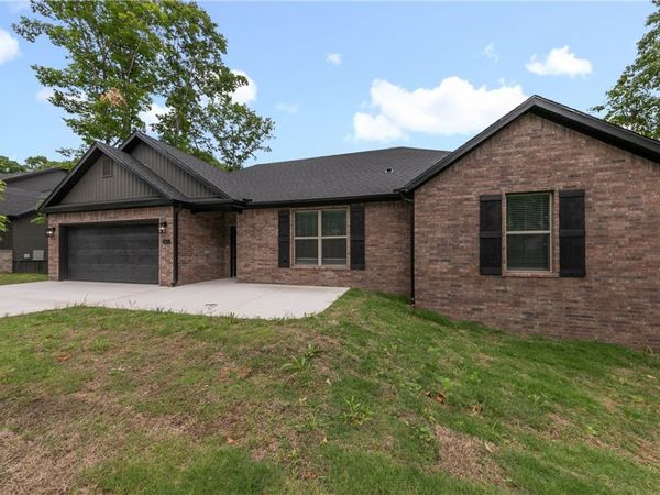 3 Kent Drive , Bella Vista, AR 72714