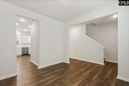 523 Blue Jay Way photo 4