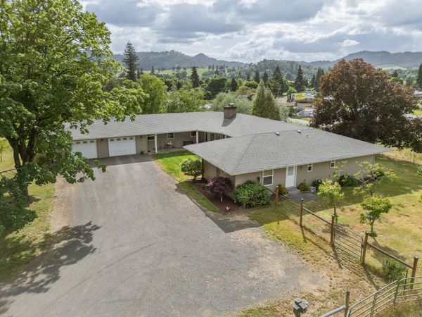 9114 Old Highway 99 S, Dillard, OR 97432